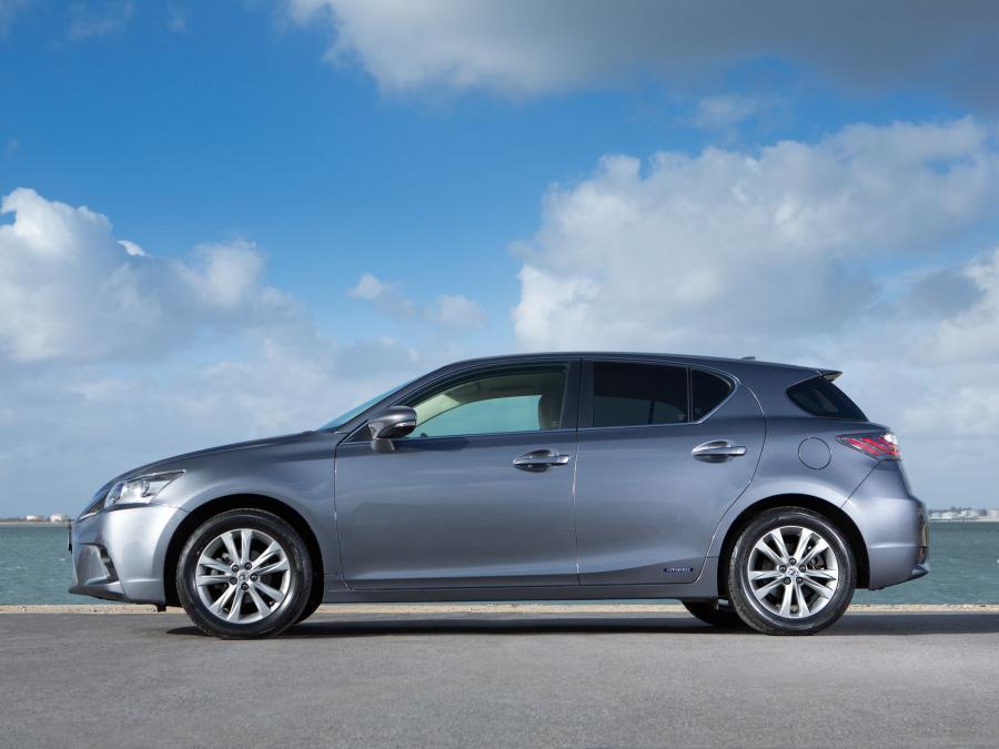  Lexus CT200h 2014 года  (UK) (фото 6 из 19)